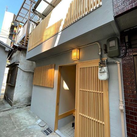 Tamatsukan 玉津館, Kansai Airport 關西空港 57 Mins, Namba 6 Mins, Nihonbashi 4 Mins, Universal Studio 37 Mins, Nara 30 Mins, Walk Jr Tsuruhashi 7 Mins, Early Check In Осака Экстерьер фото